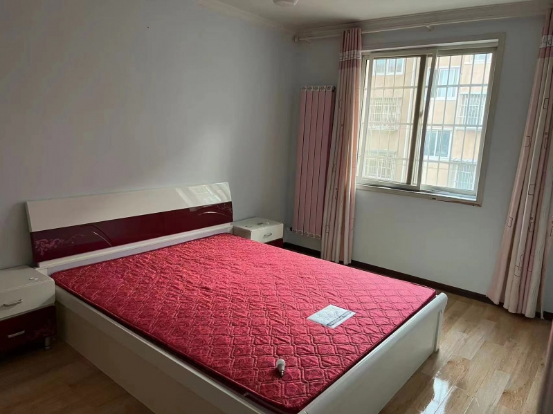 主卧大概13平米