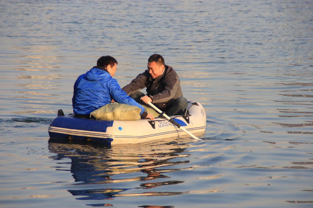 洛河边随拍：水中小舟 6.jpg