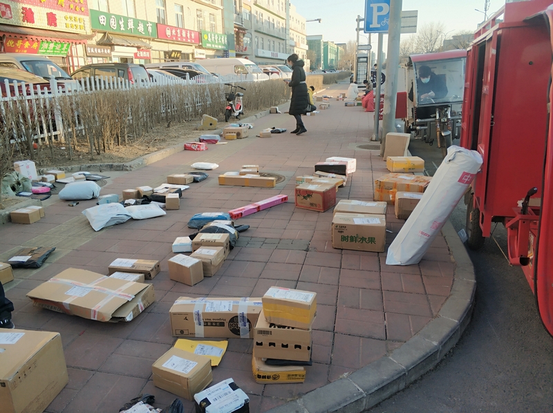 手机拍摄;恢复中的快递业务3.jpg