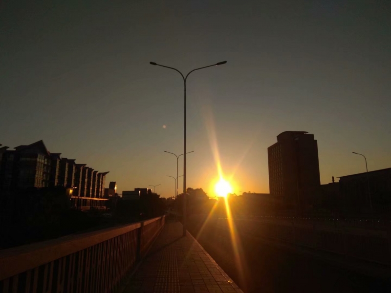 站在桥上拍晨景2.jpg