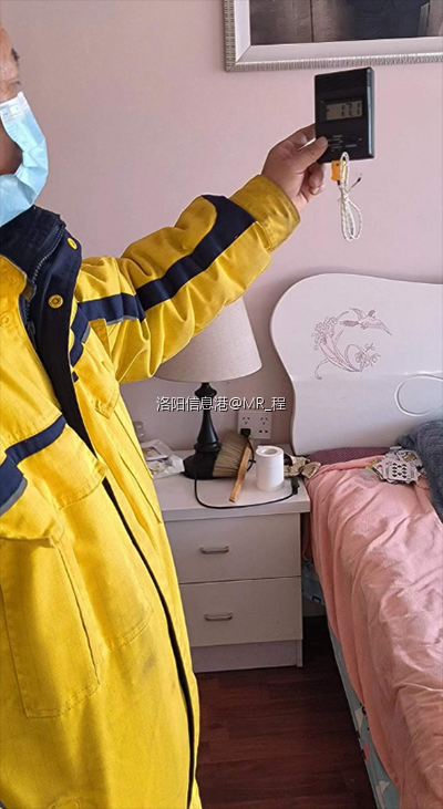 新奥上门手拿着测温17度