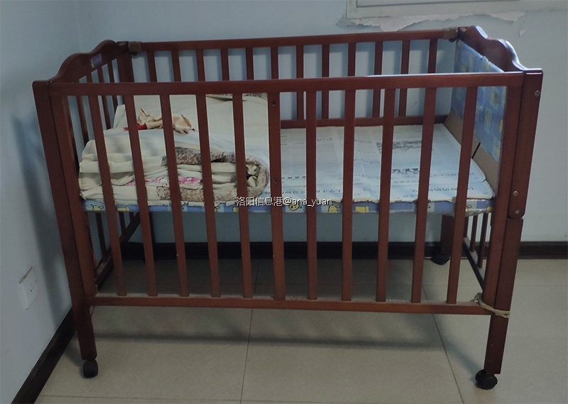 婴儿床
